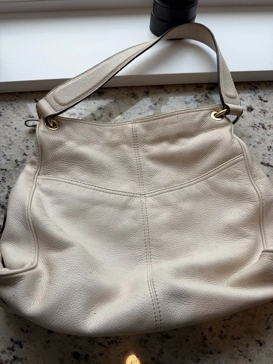 Michael Kors Cream Pebbled Leather Shoulder Bag with Gold Hardware - Picture 3 of 12